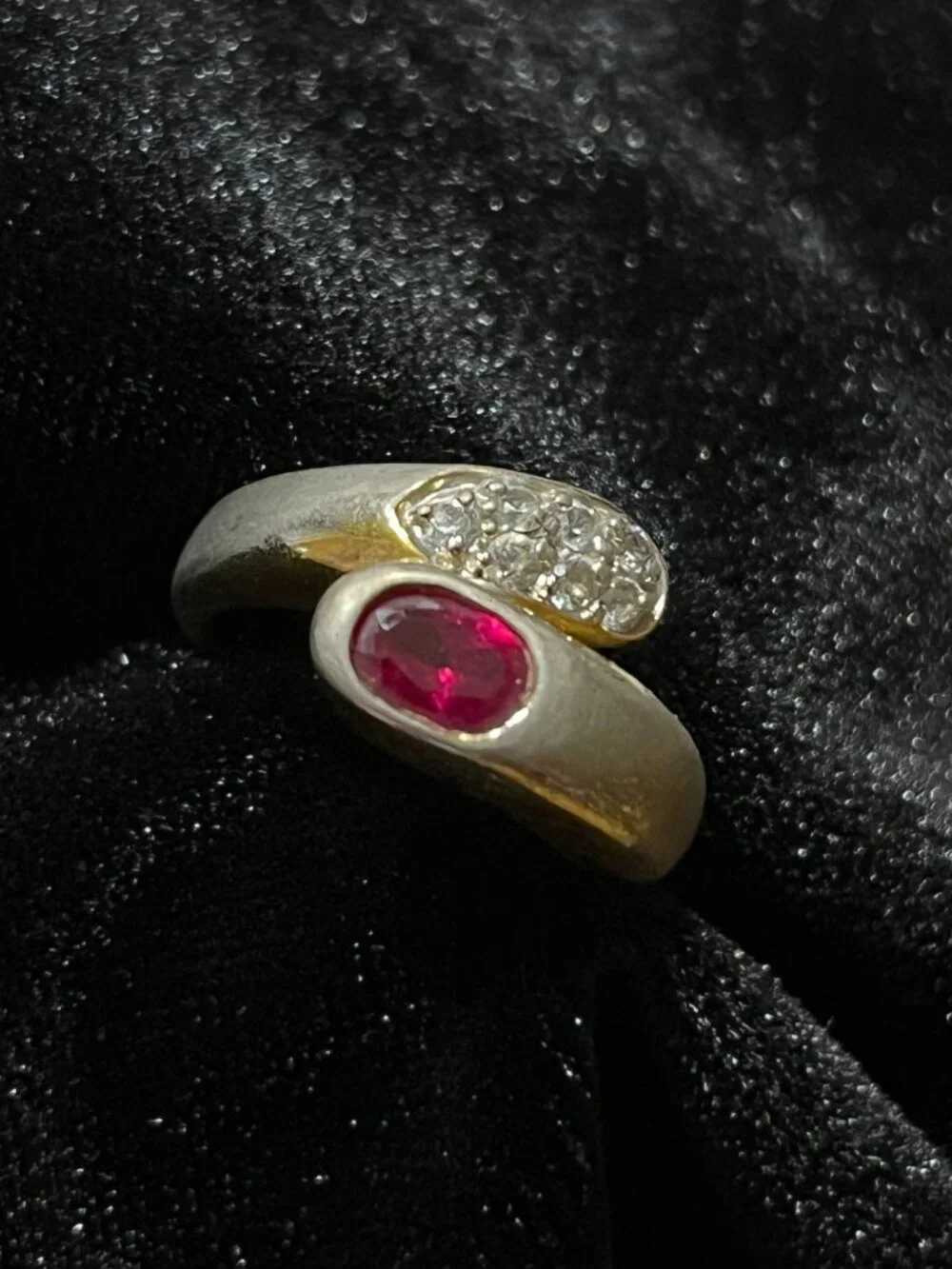 Vintage Chunky Gold Tone Bypass Ring Ruby Red Glass Faux Diamond Pavé Sz 6